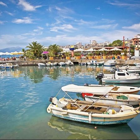 Ola Apartament 2 Sarandë エクステリア 写真